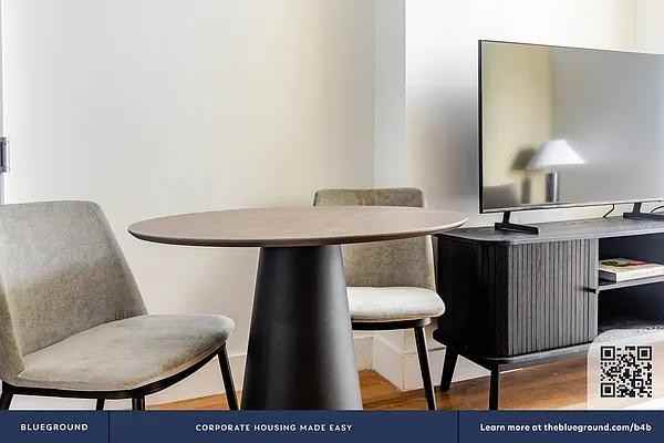 W 54th St #1001B - Photo 5 of 20