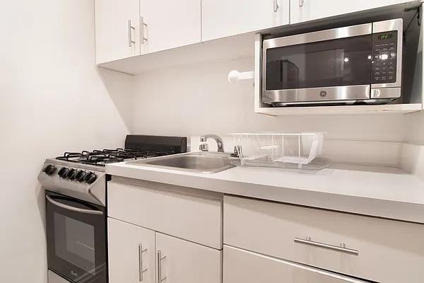 W 58th St #7B - Photo 5 of 20