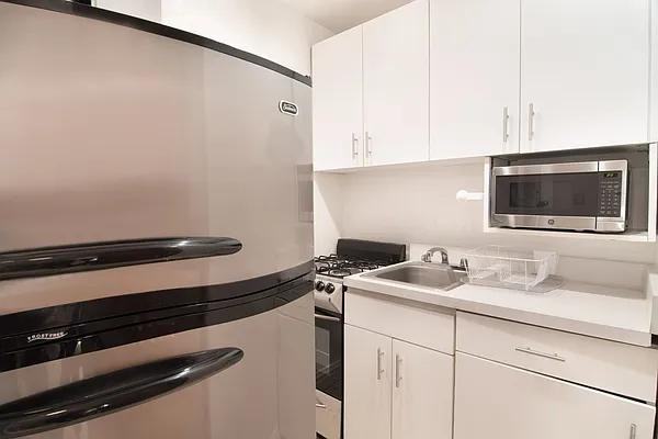 W 58th St #7B - Photo 6 of 20