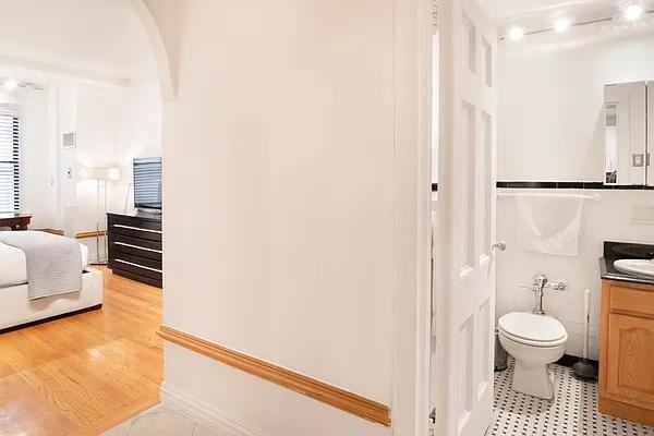 W 58th St #7B - Photo 7 of 20