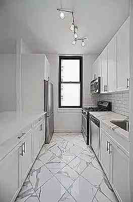 W 55th St #10RA - Photo 2 of 14