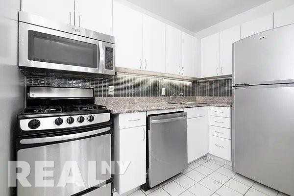 W 20th St #7L - Photo 2 of 7