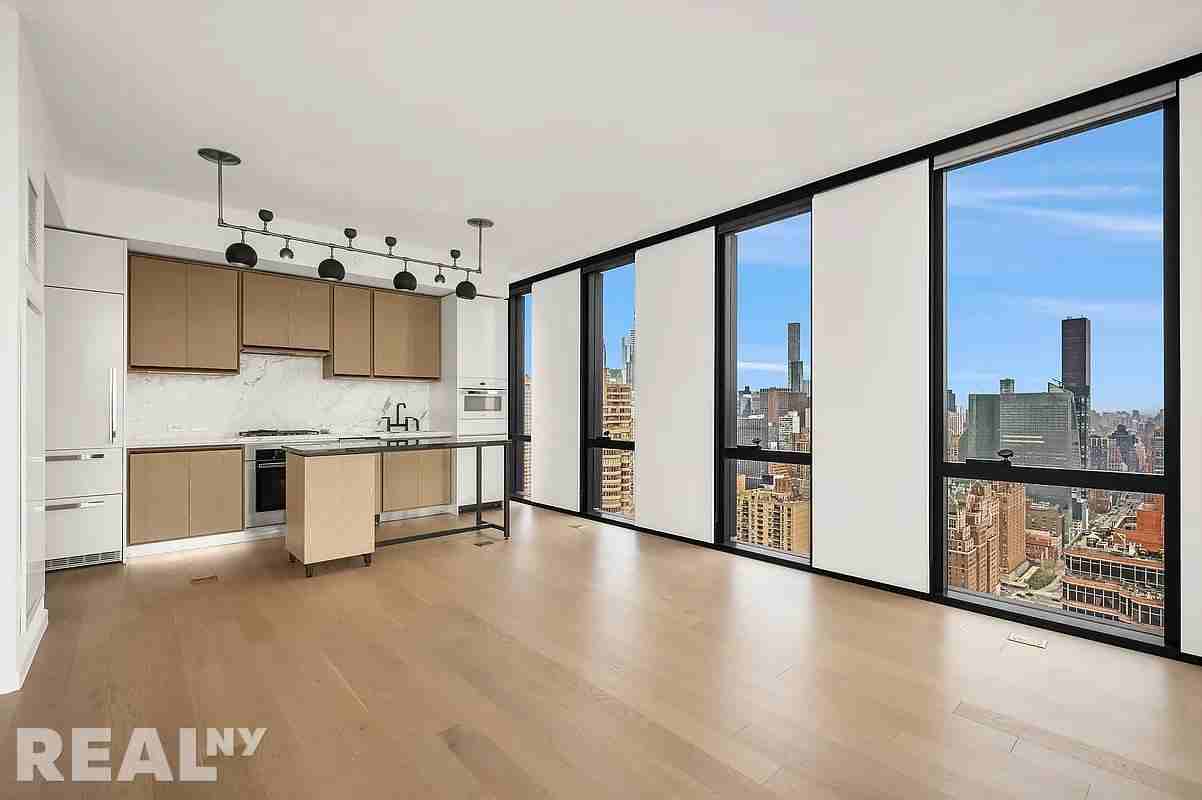 1st Ave #W43J - Photo 3 of 20