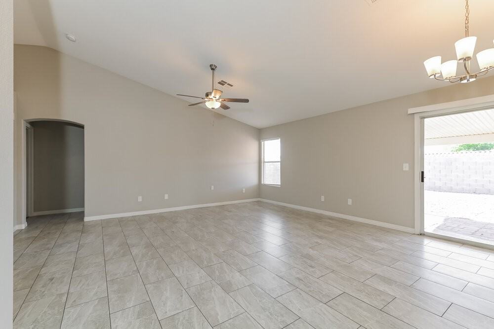1042 Juniper Ridge Ave - Photo 4 of 16