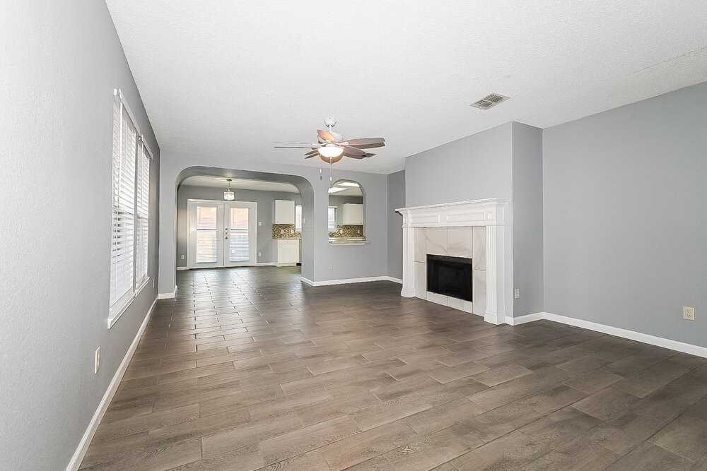 1220 Carberry St - Photo 4 of 16