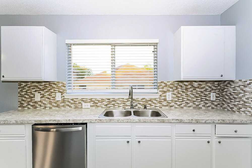 1220 Carberry St - Photo 7 of 16