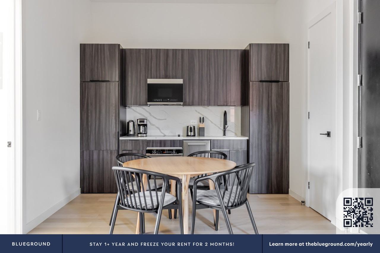 131 Greenpoint Avenue - Photo 7 of 26