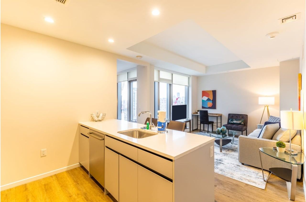 131 Seaport Blvd #1050364P - Photo 3 of 19