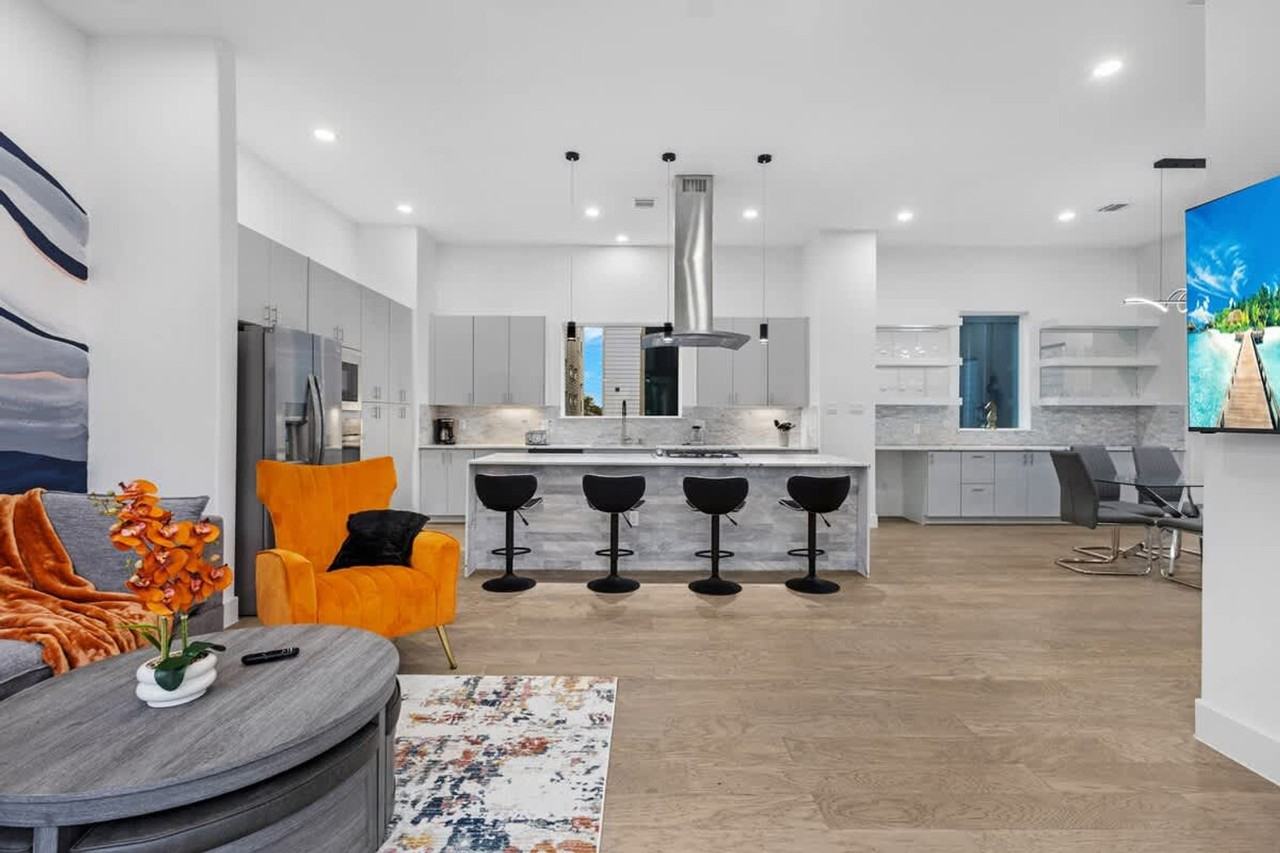 2109 Mcgowen St #1244934P - Photo 2 of 50