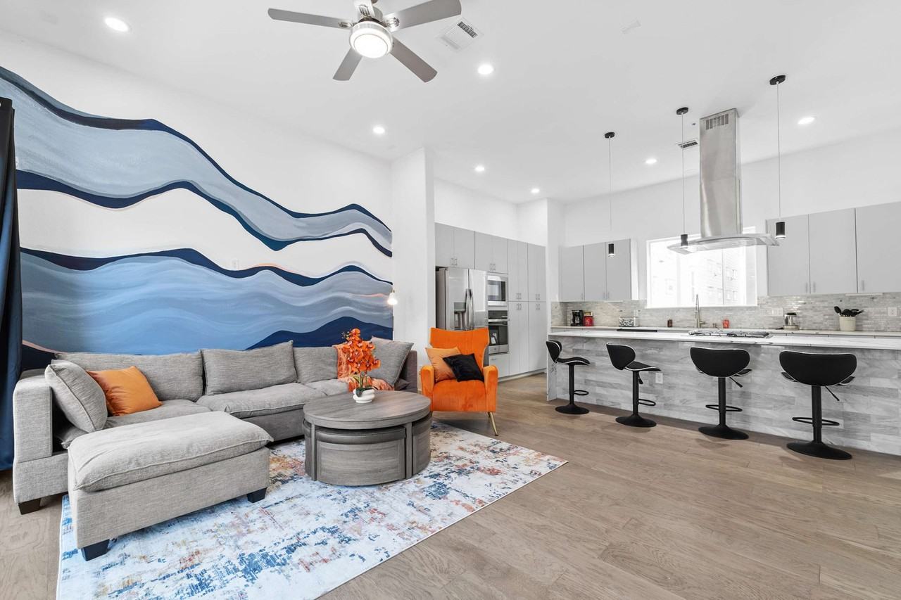 2109 Mcgowen St #1244934P - Photo 4 of 50