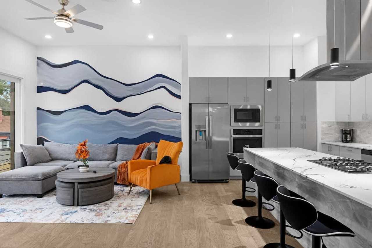 2109 Mcgowen St #1244934P - Photo 6 of 50