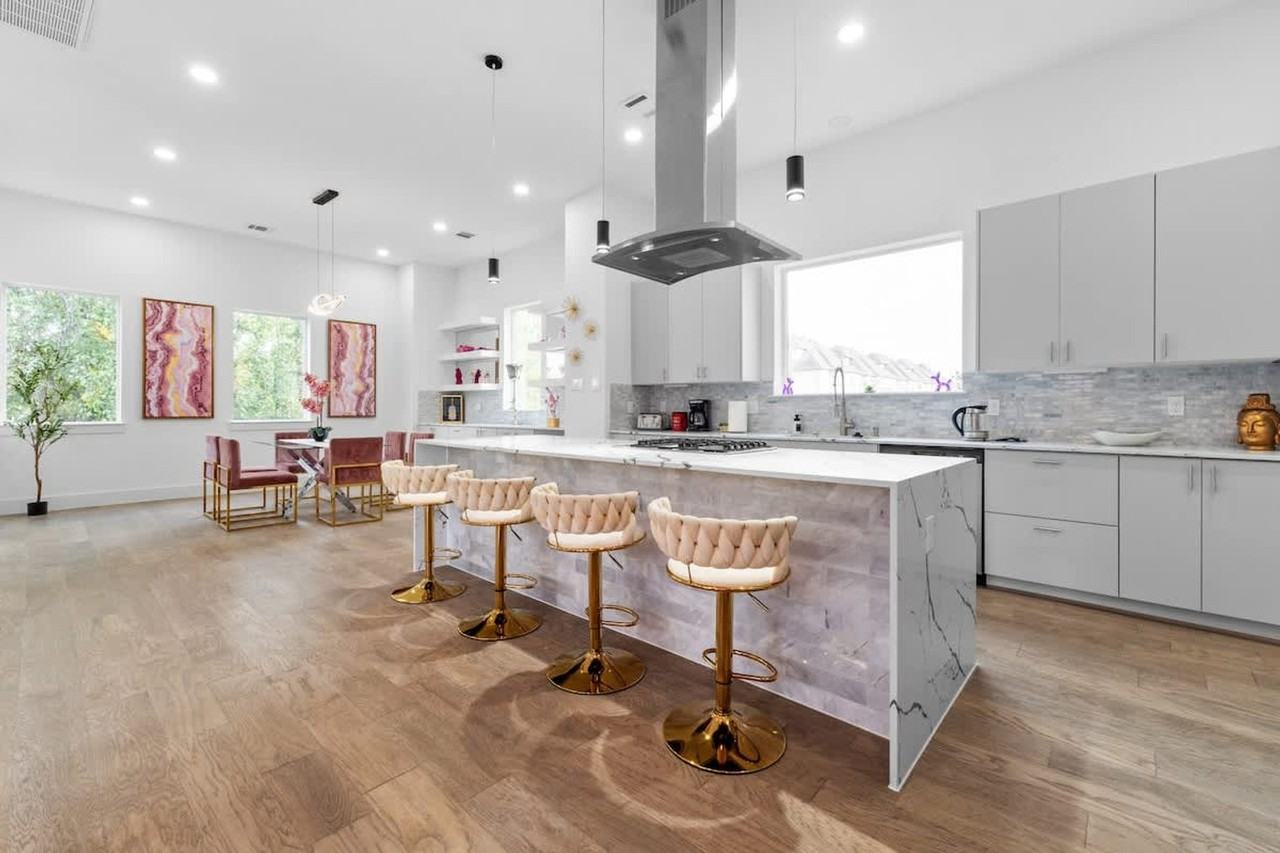 2103 Mcgowen St #1244937P - Photo 3 of 50