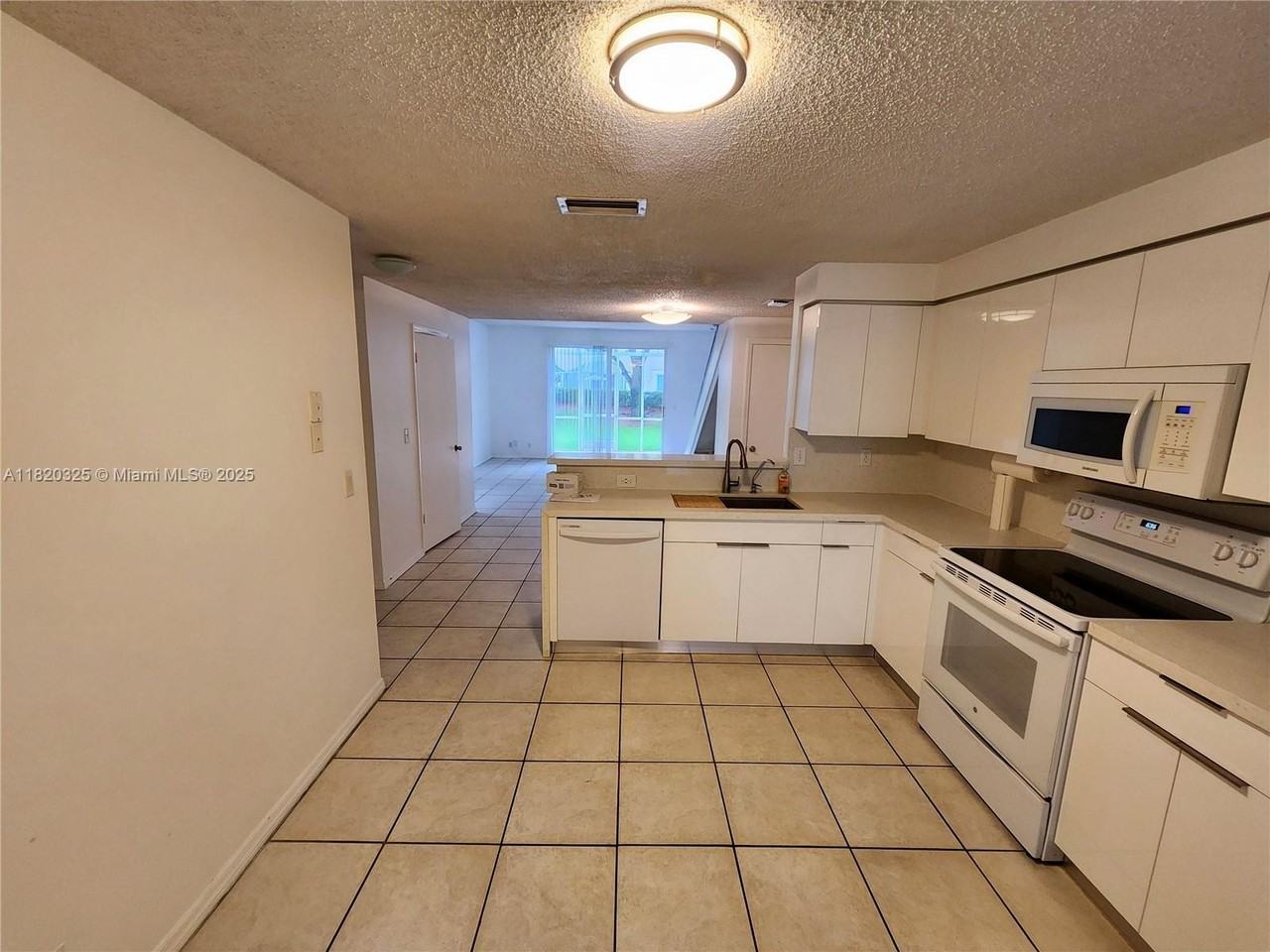 1050 Sorrento Drive - Photo 4 of 26