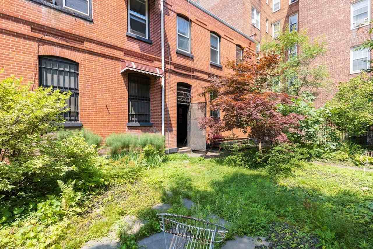 375 Vanderbilt Ave - Photo 3 of 6