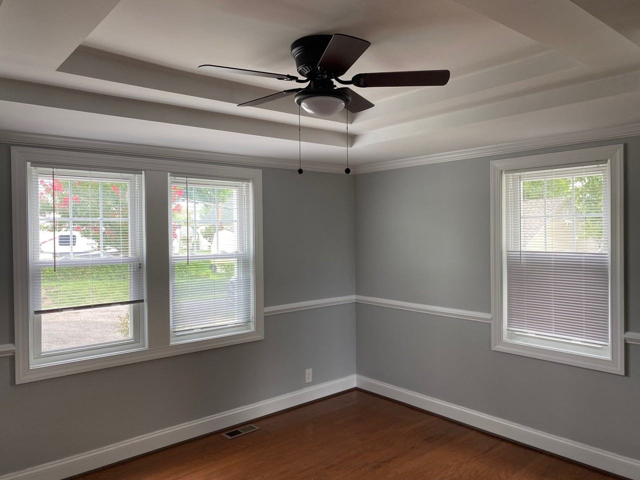 4319 Kenwood Ave - Photo 3 of 16