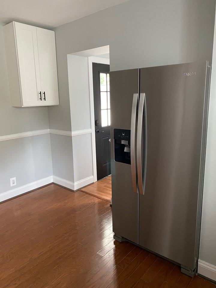 4319 Kenwood Ave - Photo 4 of 11