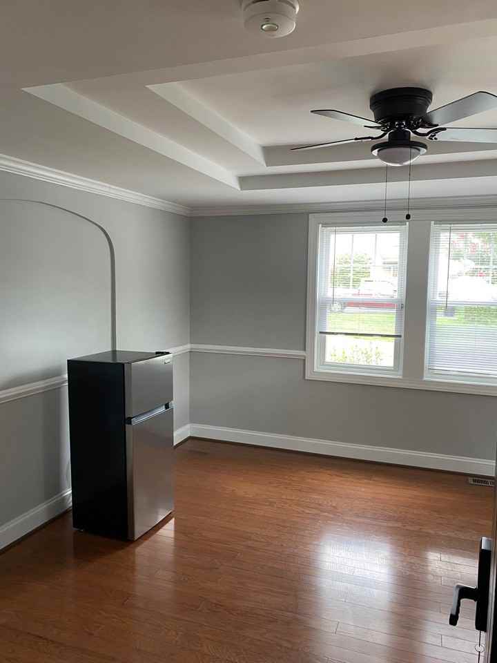 4319 Kenwood Ave - Photo 6 of 11