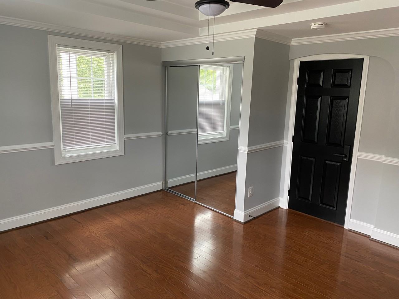 4319 Kenwood Ave - Photo 7 of 11