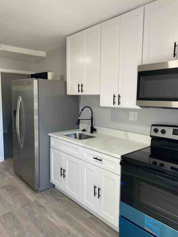 1212 Sherwood Ave - Photo 3 of 16