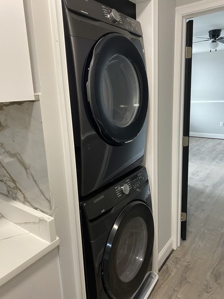 210 N Mount St - Photo 5 of 10