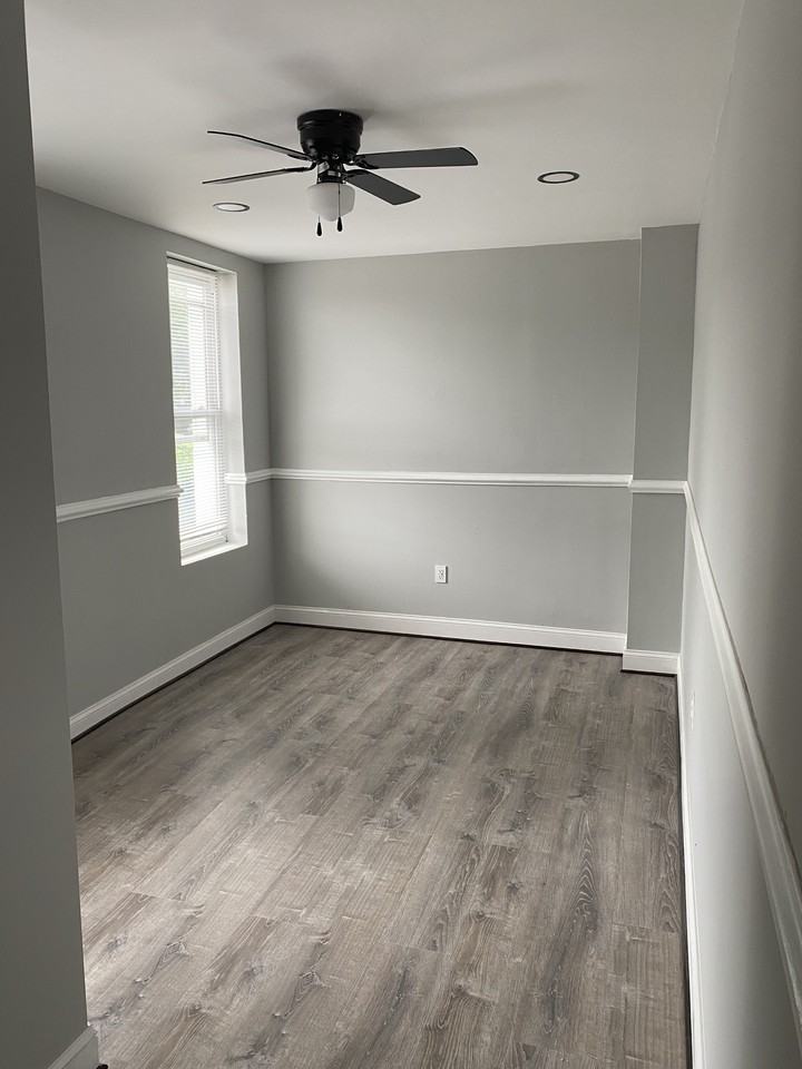 210 N Mount St - Photo 6 of 10