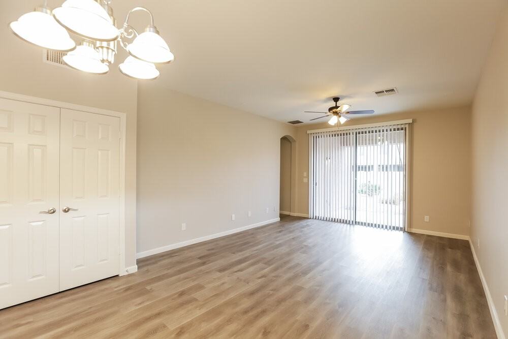 5519 W Vineyard Rd - Photo 5 of 16