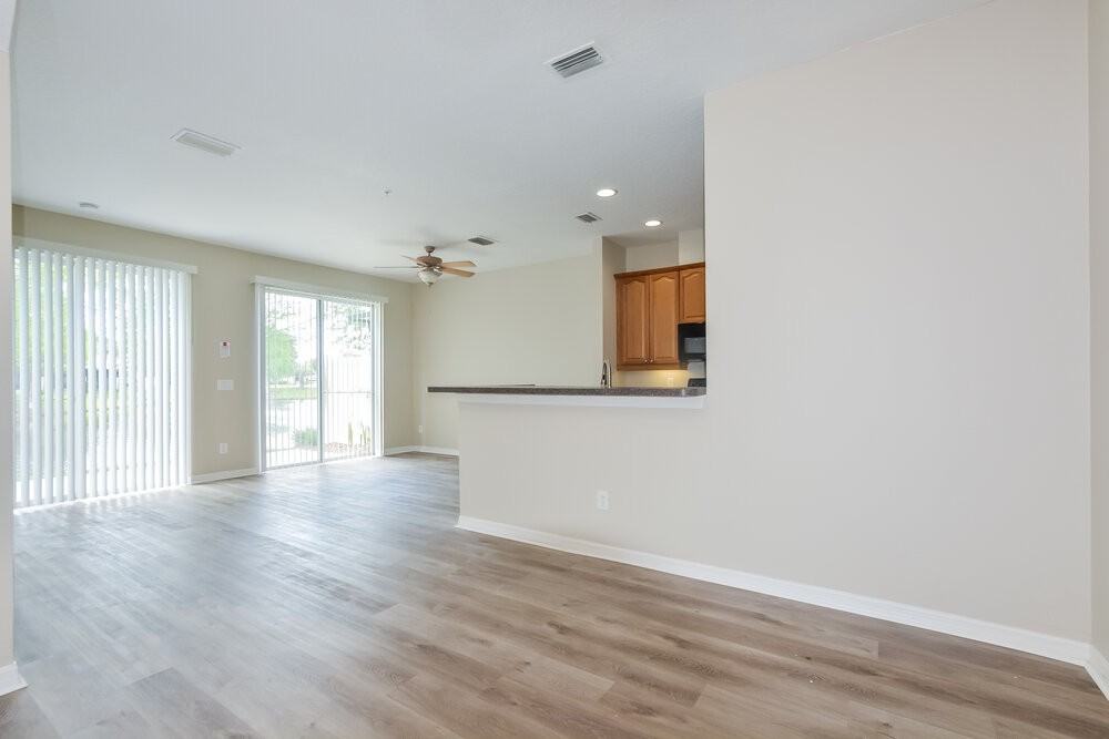 567 Pinebranch Cir - Photo 4 of 17