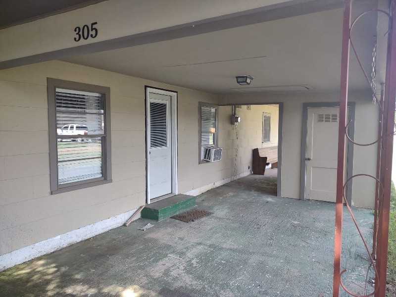 305 Rogers Ave - Photo 2 of 15