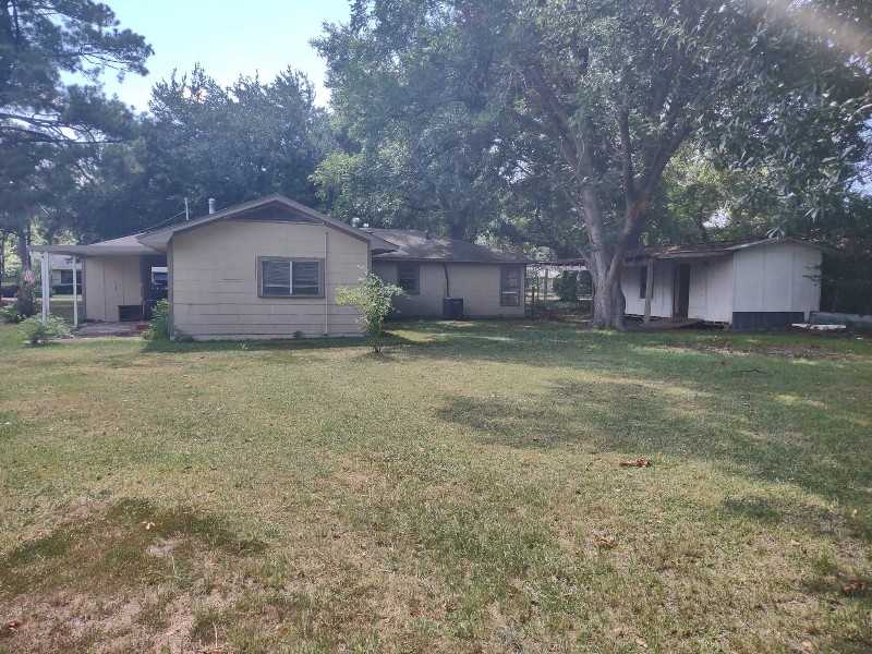 305 Rogers Ave - Photo 3 of 15