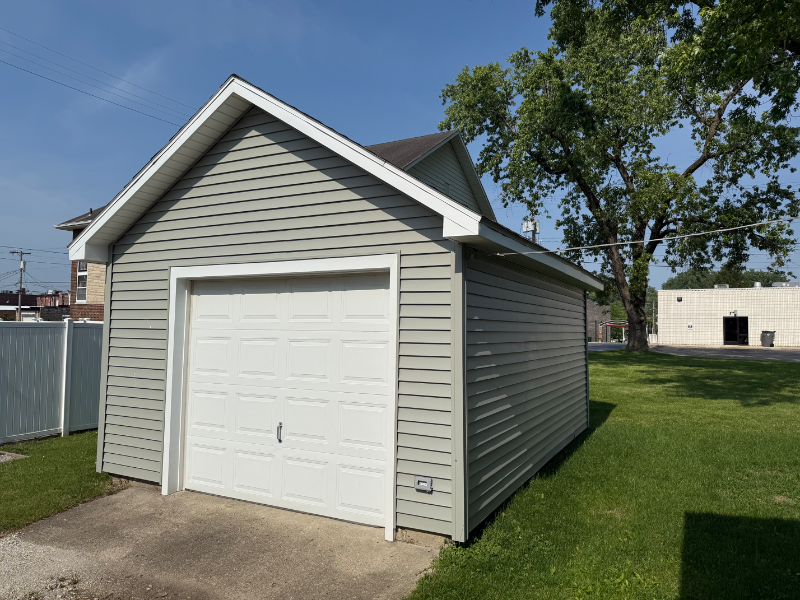 204 S Main St - Photo 3 of 20