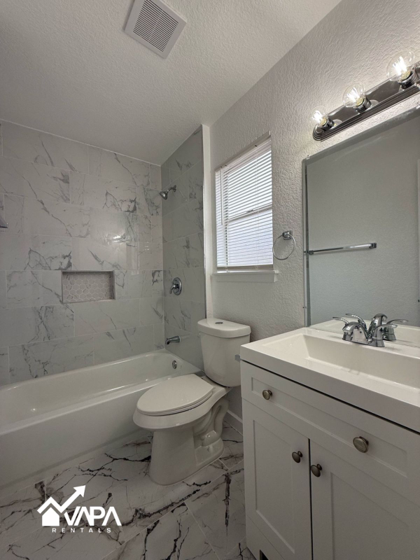 919 Green Park St - Photo 2 of 12