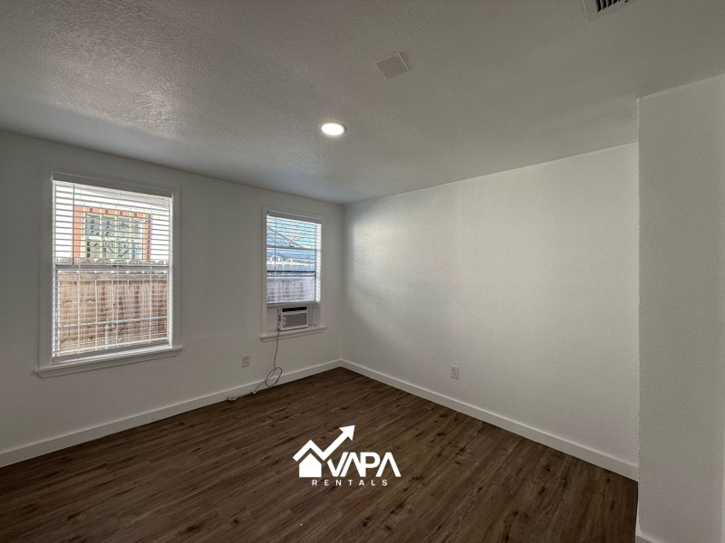 206 Southlawn Ave - Photo 3 of 17