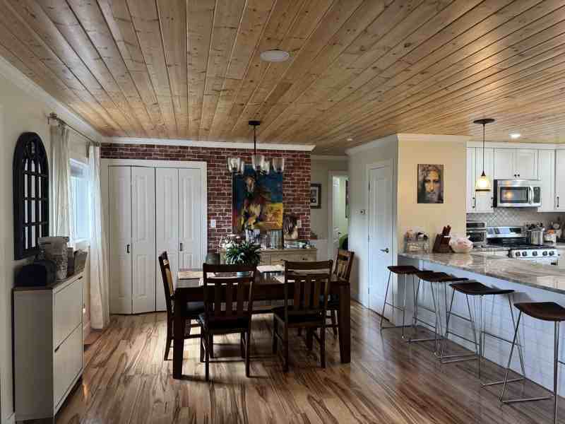 913 N Baldwin St - Photo 3 of 10