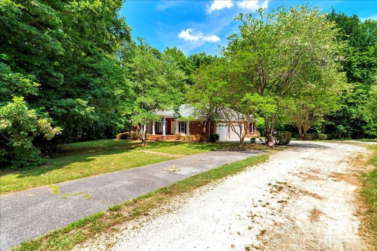 924 Forest Ln - Photo 2 of 35