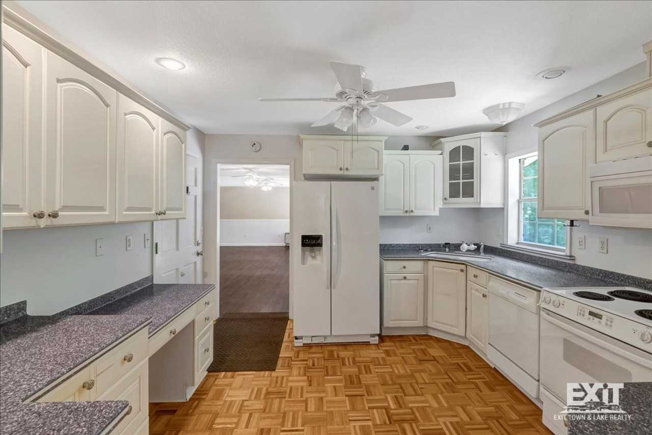 924 Forest Ln - Photo 4 of 35