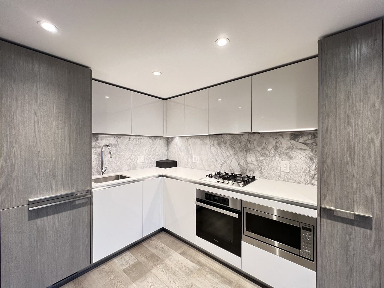 1111 Richards Street #16xx - Photo 6 of 14