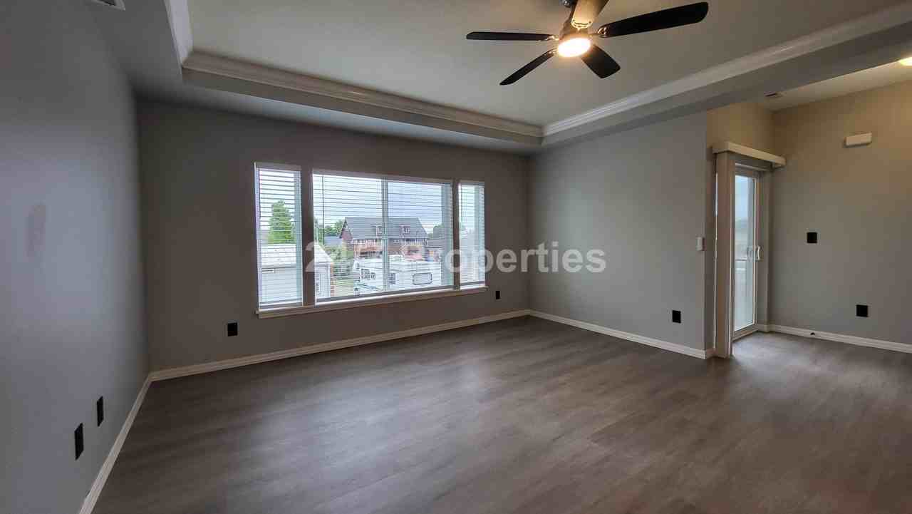 514 E Main St - Photo 2 of 15