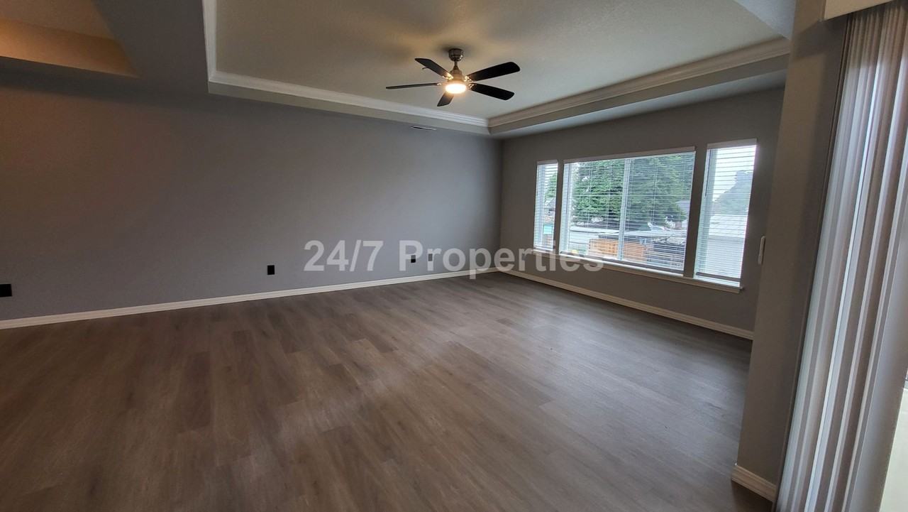 514 E Main St - Photo 3 of 15