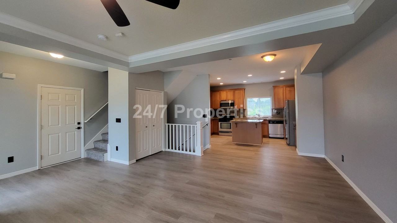 514 E Main St - Photo 4 of 15