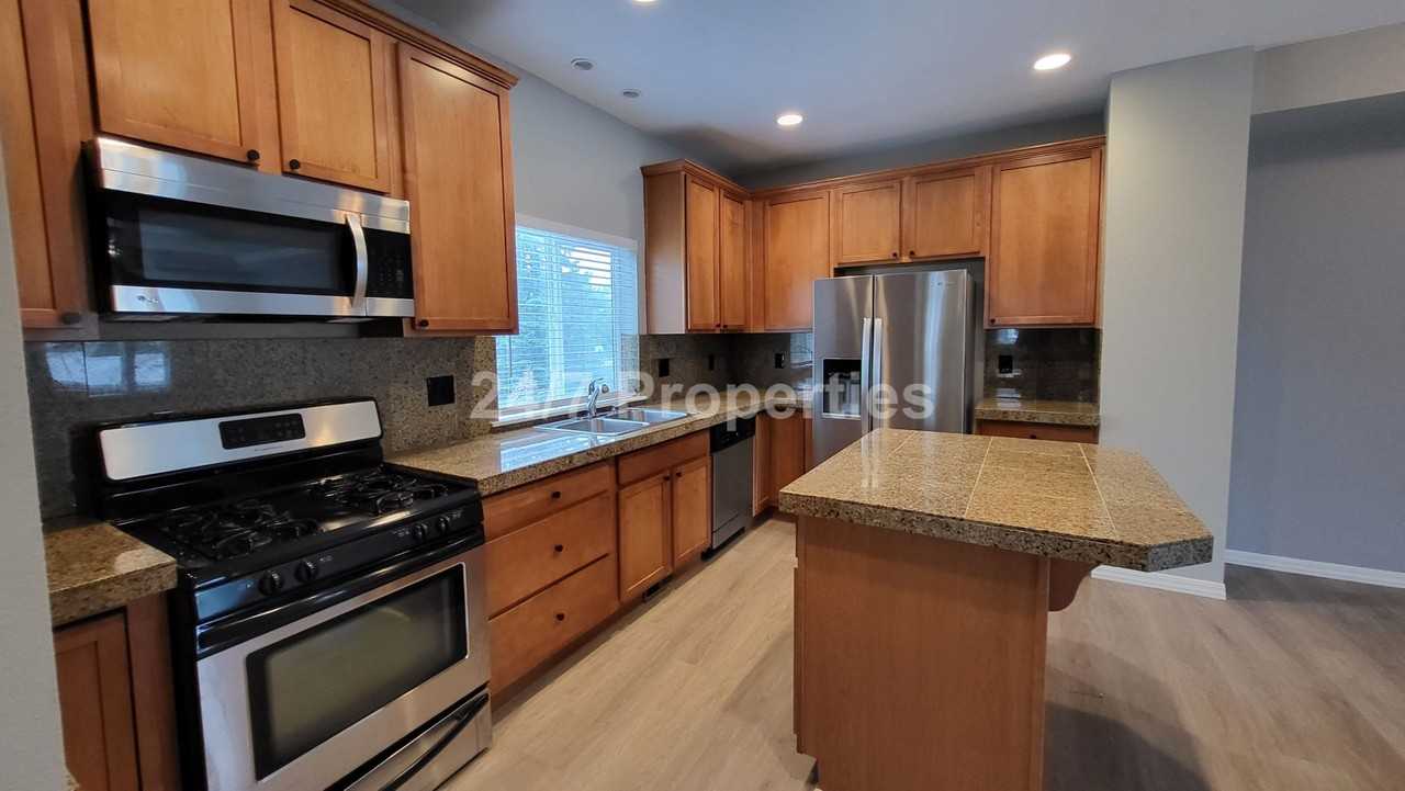 514 E Main St - Photo 6 of 15