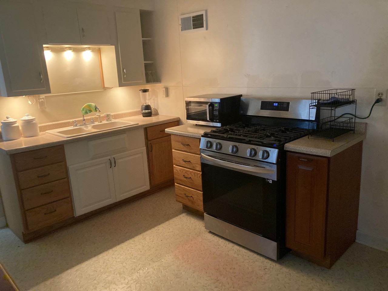 653 Bluff St #563-1stFL - Photo 6 of 17