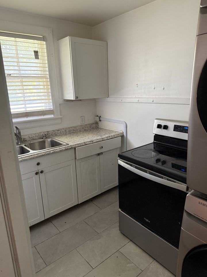 1605 Franklin Ave #NA - Photo 4 of 12