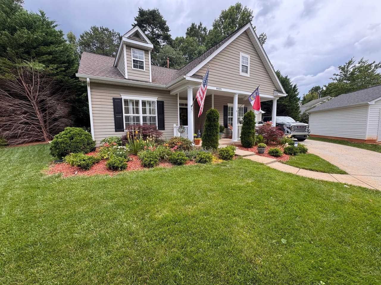 9909 Adelie Ct - Photo 3 of 17