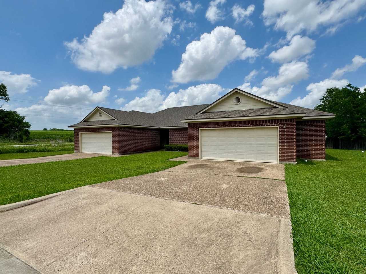 3000 Clydesdale Way - Photo 2 of 14