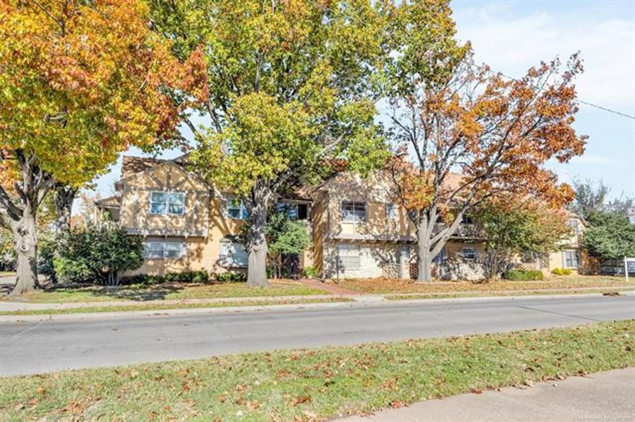 1107 E 45th Pl #11 - Photo 2 of 36