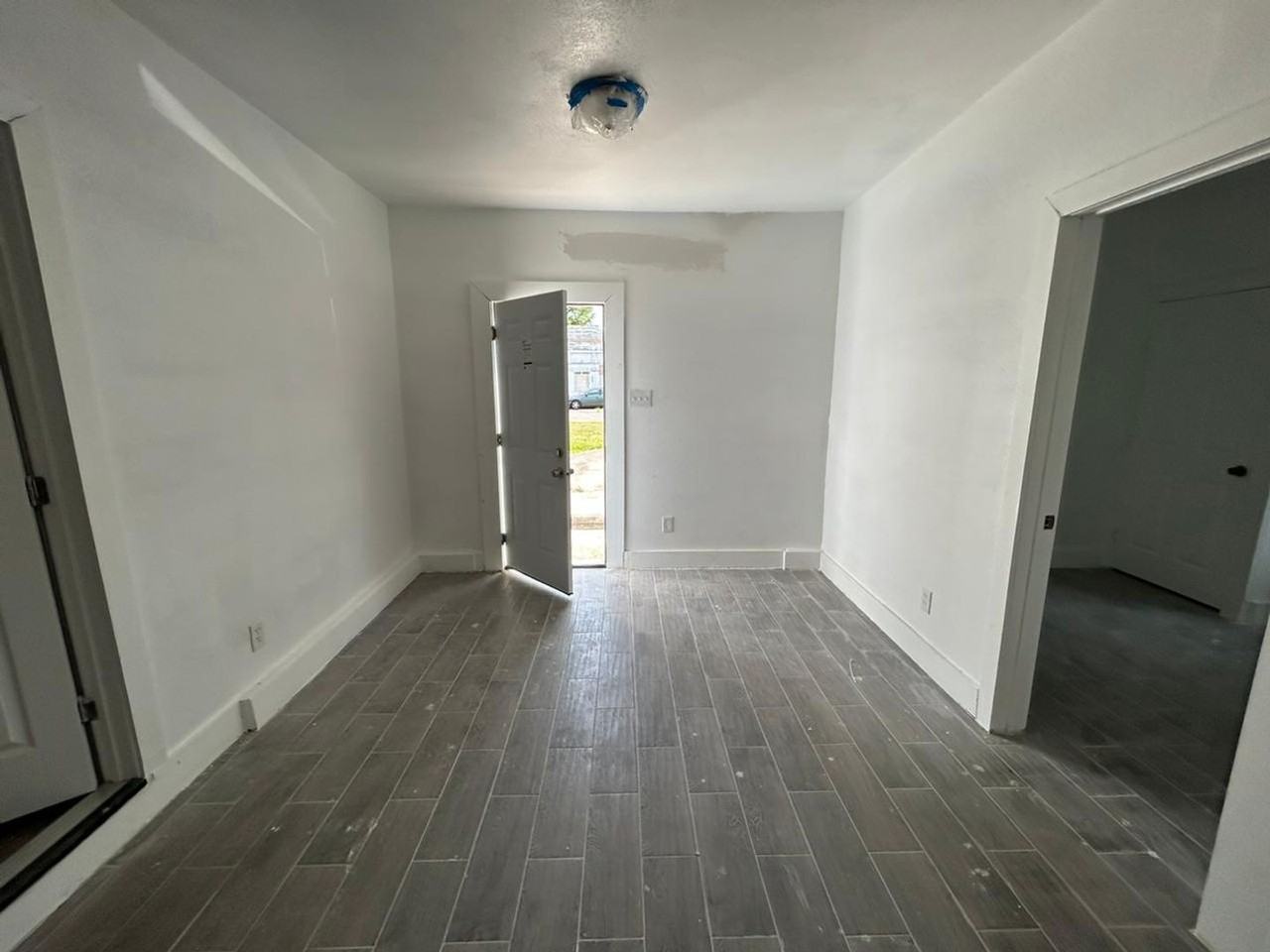 1142 Lyle St - Photo 5 of 10