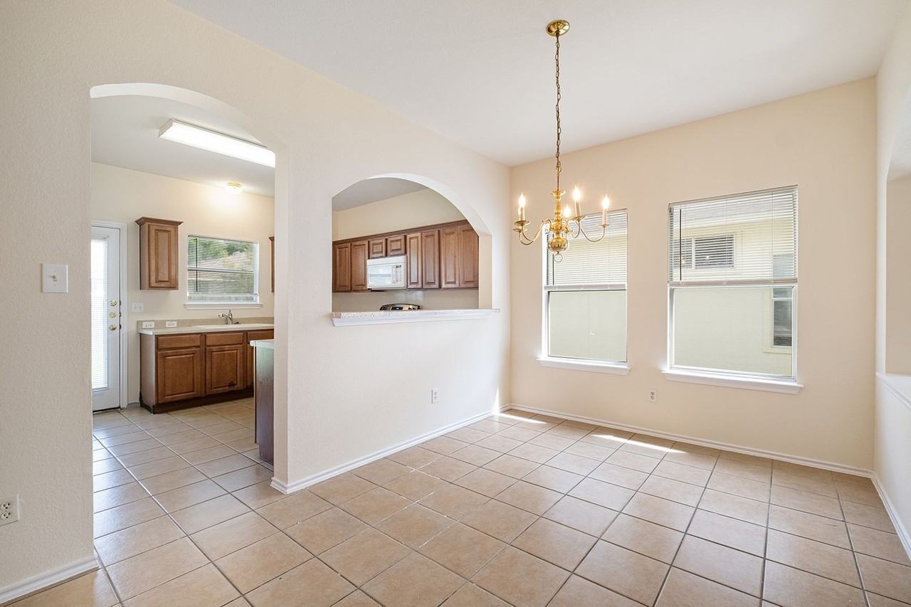 13205 Marie Ln - Photo 4 of 25
