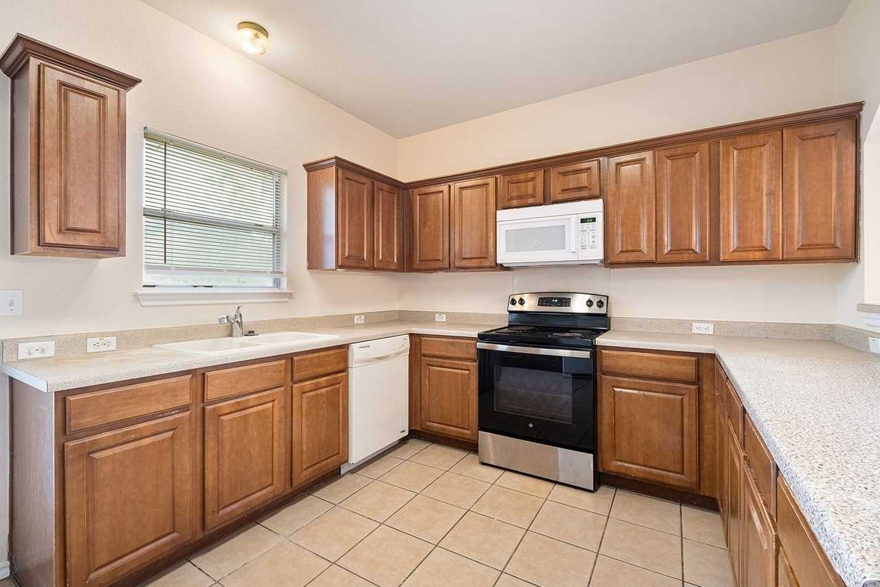 13205 Marie Ln - Photo 5 of 25