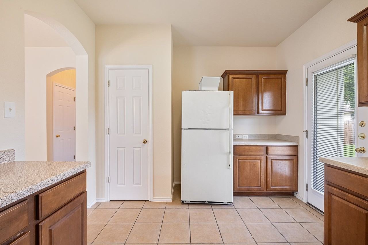 13205 Marie Ln - Photo 7 of 25