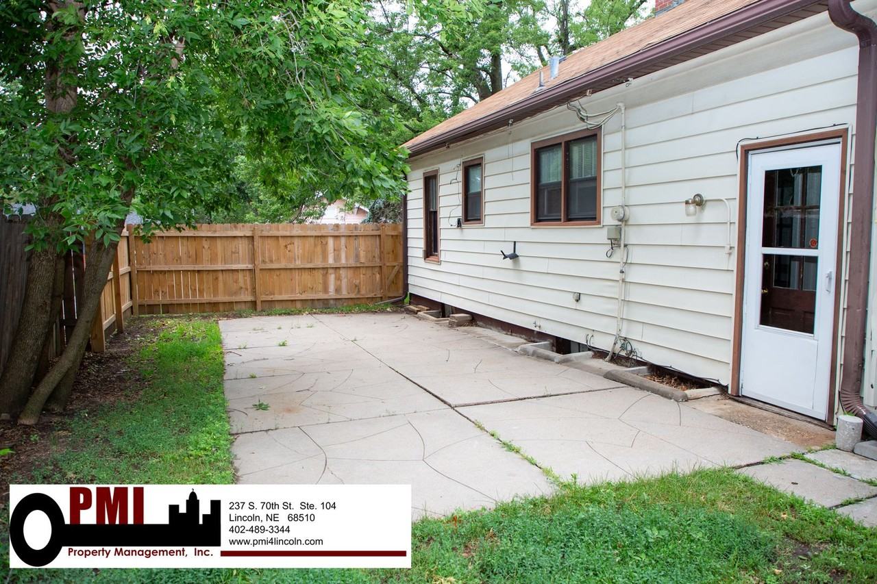 5501 J St - Photo 4 of 26